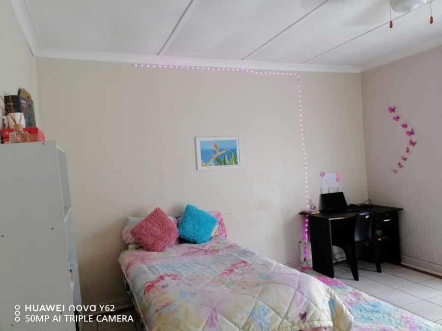 6 Bedroom Property for Sale in Park West Free State